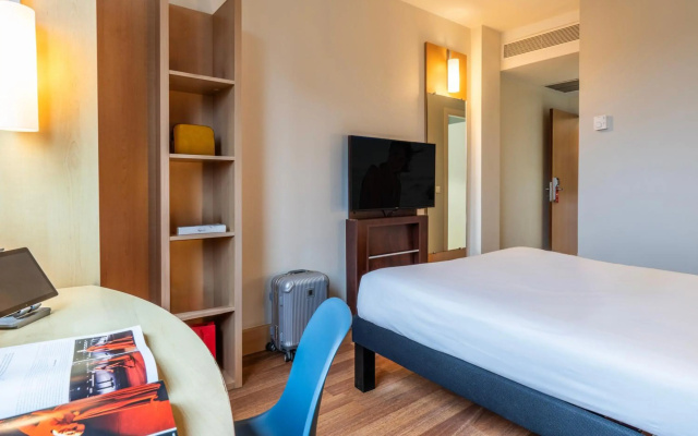 Отель ibis Barcelona Pza Glories 22