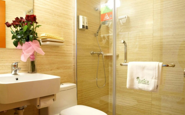 Vatica Shanghai Town Renmintang Road Hotel