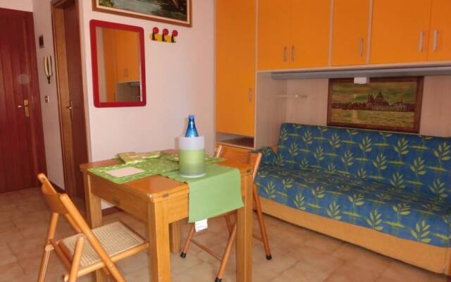 Essential Studio Apartment Near the Beach