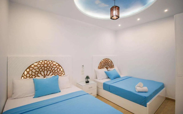 Beautiful studio with sea view and pool view