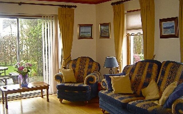 Beenoskee House