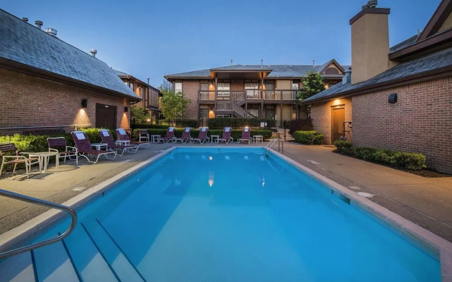 Cloverleaf Suites Columbus