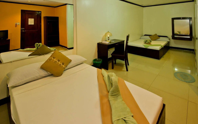 La Charica Inn & Suites