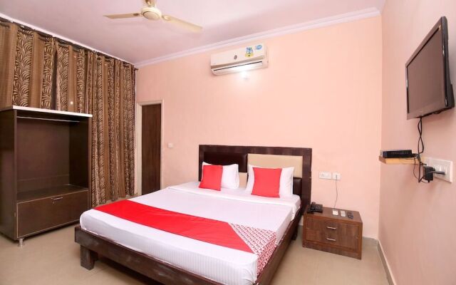 OYO 24423 Hotel Royal
