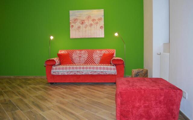 Parravicini Red Flower apartment