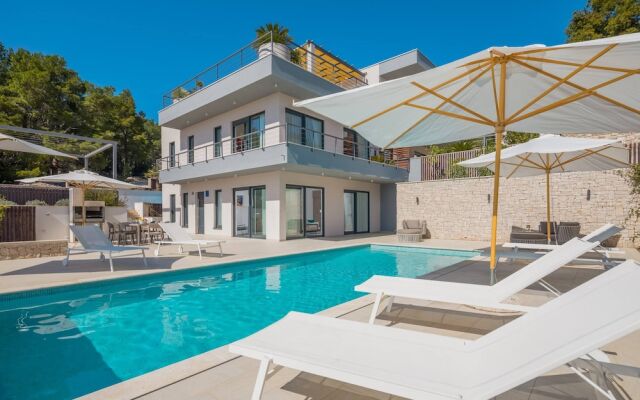 Luxury Villa Romeo with Heated Pool