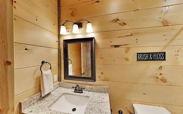 All-suite Luxury W/ Swim Spa & Home Theater 5 Bedroom Cabin
