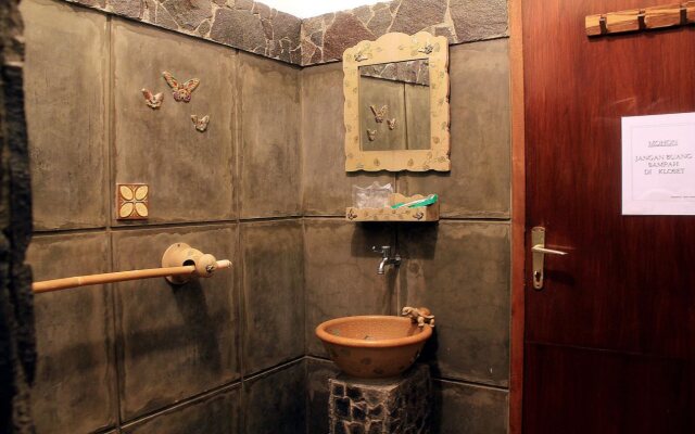 Reddoorz Plus Near Politeknik Negeri Bandung