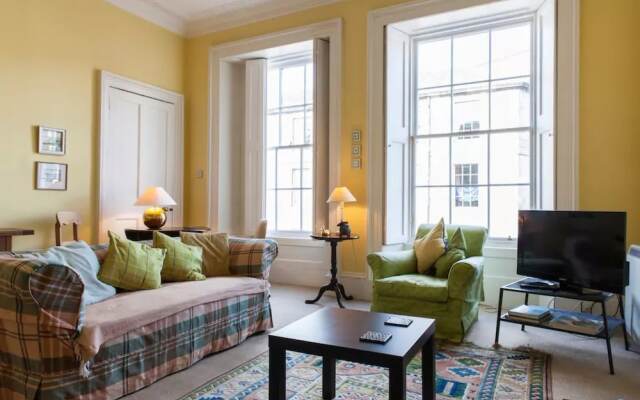 1 Bedroom New Town Flat