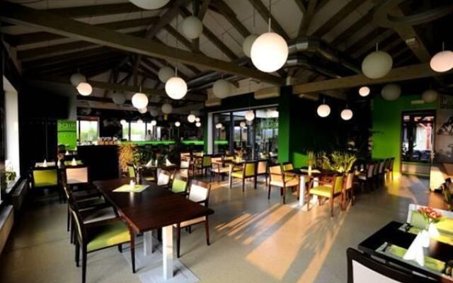Black Bridge Hotel Apartment
