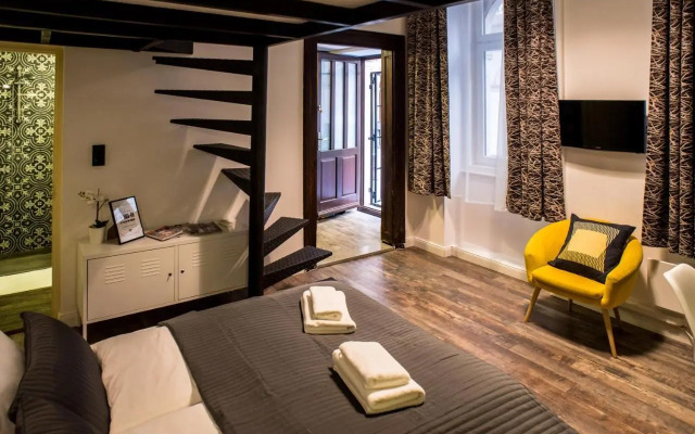 Very stylish and fresh studio home in the center