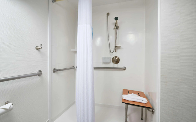 Hampton Inn Louisville I-65 @ Brooks Rd.