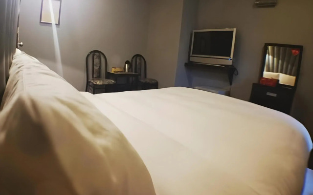 Fuchia Hotel
