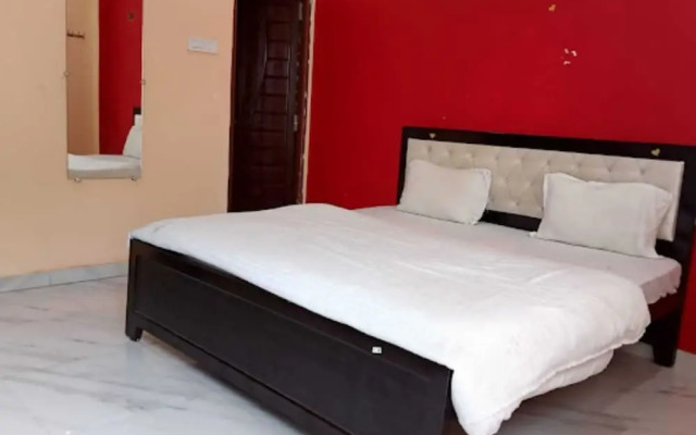 Goroomgo Four Season Guest House Varanasi