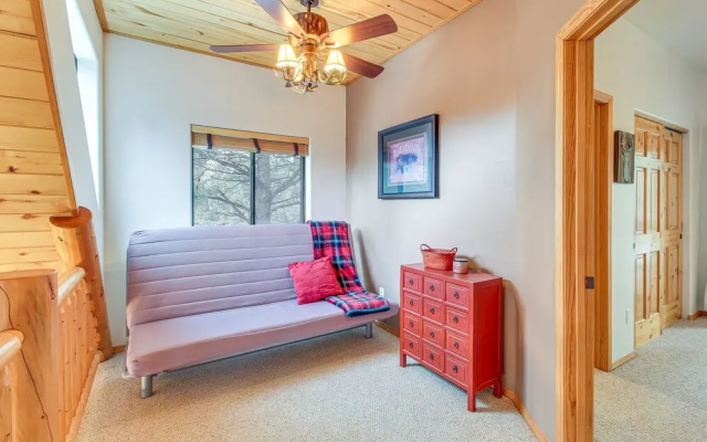 Tranquil Heber-overgaard Cabin w/ Decks & Grill!, Heber