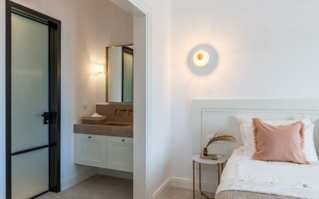 Bonzoe Suites & Villas
