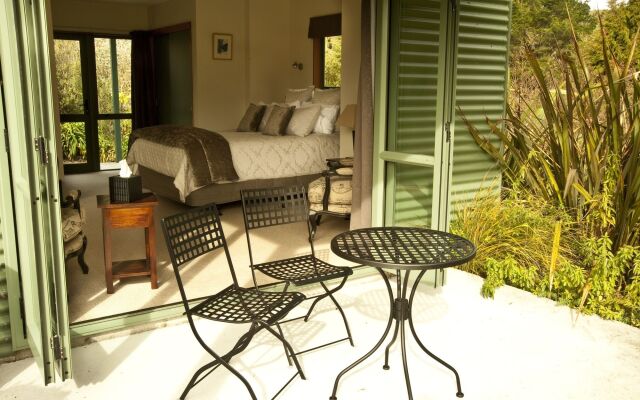 Whakaipo Lodge