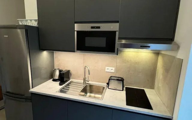 Cool Apartment With Small Balcony Near Florenc