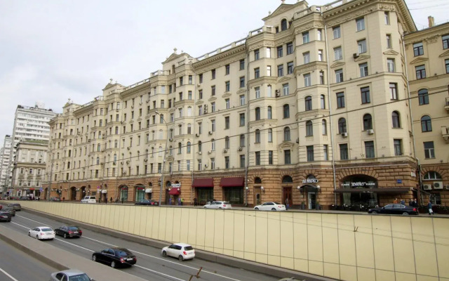 Tverskaya Street (Тверская Стрит) на улице Садовая-Триумфальная 4-10