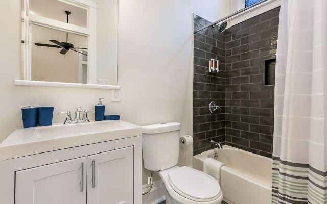 Newly renovated Modern 1BD Condo
