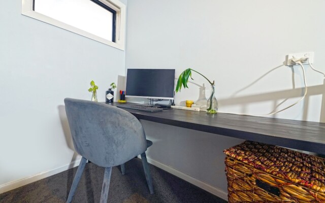Self-contained Retreat 3BR WiFi Parking