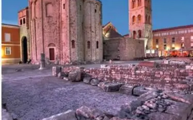 Reza Luxury Apartment