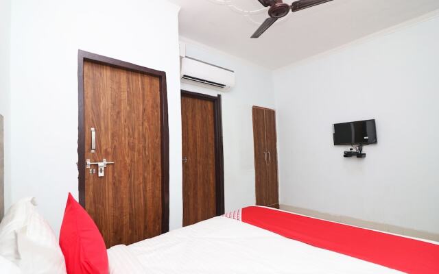 OYO Flagship 39600 Sathguru Residency