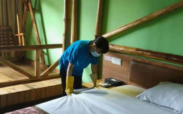 Lanli Lily Hotel (Xindacheng Times Square North Lake Park Store)