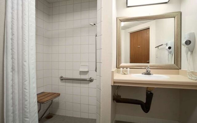 Super 8 Motel - Denver North