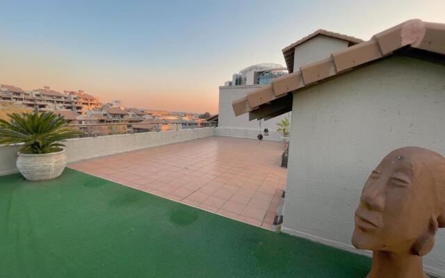 Luxurious 2-Bedroom Oasis in the Heart of Sandton