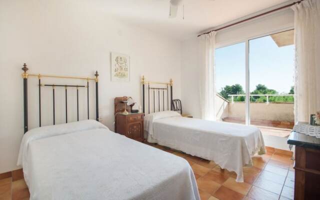 Villa Cossis Beach TVL 32