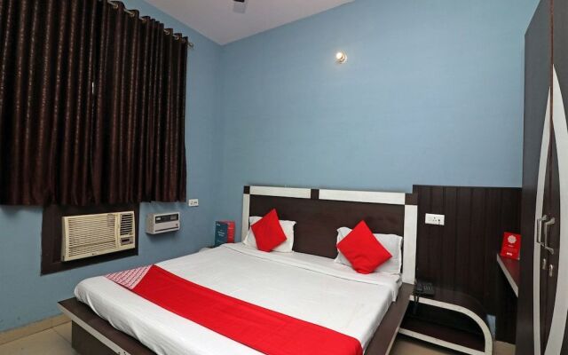 OYO 29127 Hotel Crown Tower