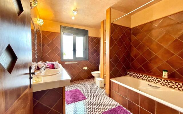 Villa Roja BBQ Piscina Privada en Tenerife Sur