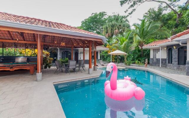 Elegant House 3-bed/2-bath With Large BBQ Patio