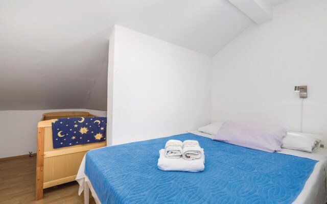 Beautiful Home in Pag With Wifi and 6 Bedrooms