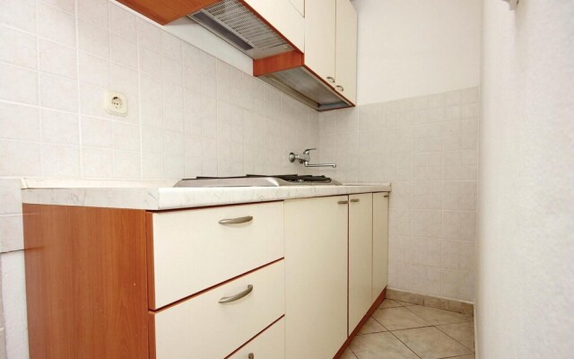 Nice Apartment in Brna With 4 Bedrooms and Wifi