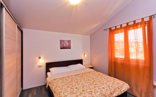 Amazing Home in Liznjan With Wifi and 2 Bedrooms