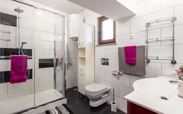 Nice Apartment in Rijeka With 2 Bedrooms and Wifi