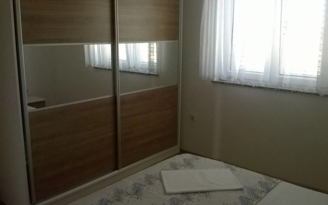 Markle - Swimming Pool and Sunbeds - A3