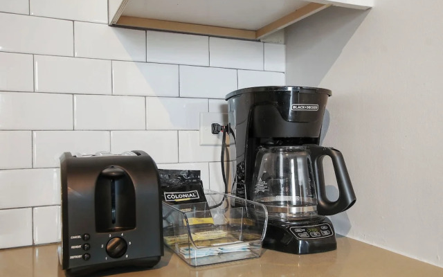 Sleek 2BR - Hyde Park 405