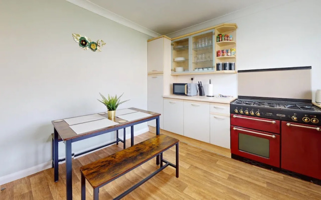 Entire 3 Bed Home in Basildon Sleeps up to 6