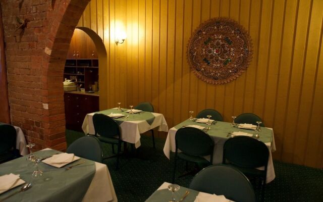 Forest Lodge Motor Inn & Restaurant