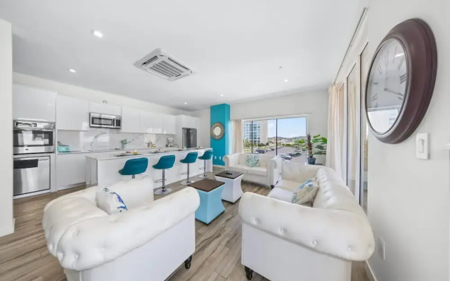 Lux Palm Beach Escape Pool Gym Prime Location
