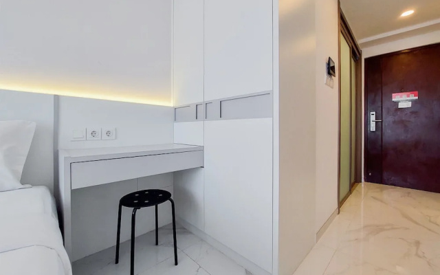 Cozy Studio At 17Th Floor Sky House Bsd Apartment Near Mall – Guest Rooms – Legok