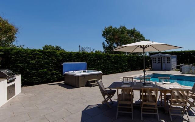 Beach House With Pool in West Wittering