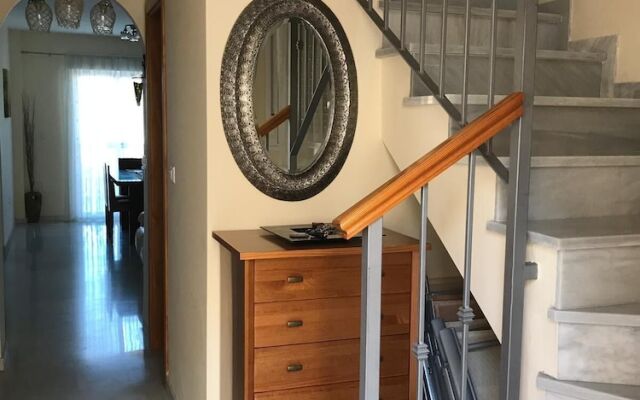 Modern 2 Bedroom Holiday Home