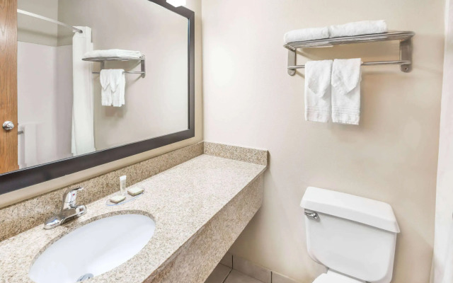 Super 8 by Wyndham Bloomington University Area