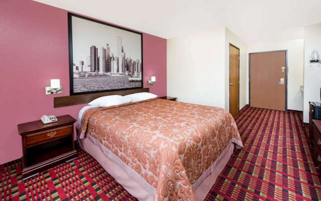 Super 8 by Wyndham Paris IL
