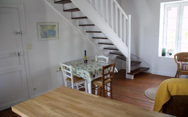 Le Gite de L'amer - T2 - Duplex - Centre Bourg (Adults Only)