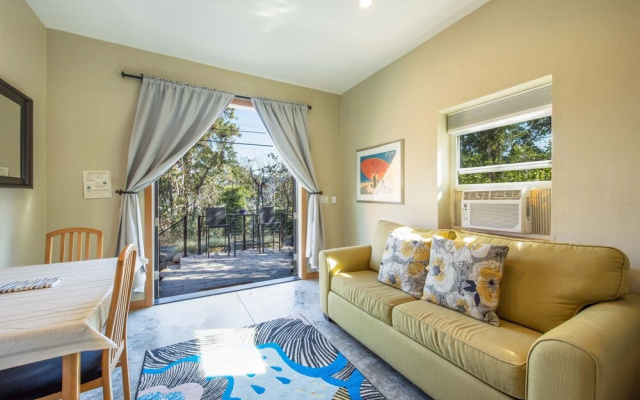 White Cap 1 Bedroom Home by Redawning